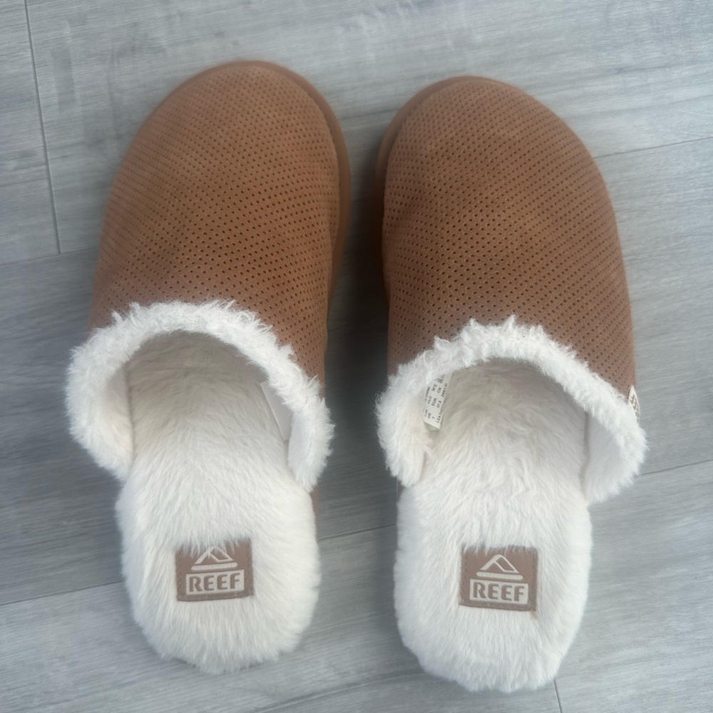 Reef Sherpa lined slippers